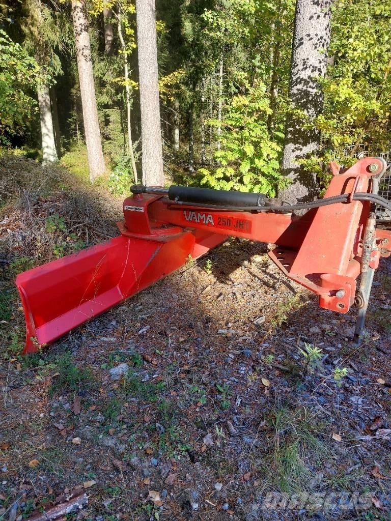 Vama 250 JH 1 Niveleuse, lame