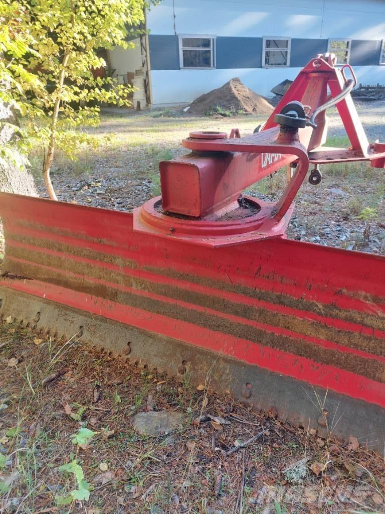 Vama 250 JH 1 Niveleuse, lame