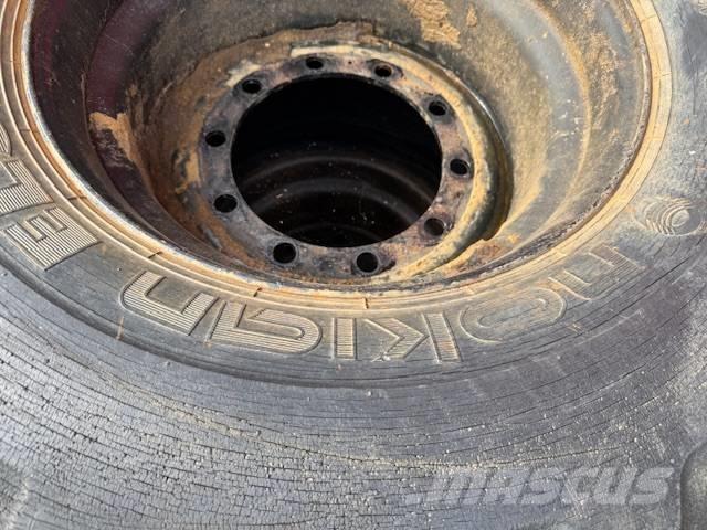 Nokian 600/50/22.5 Pneus, roues et jantes