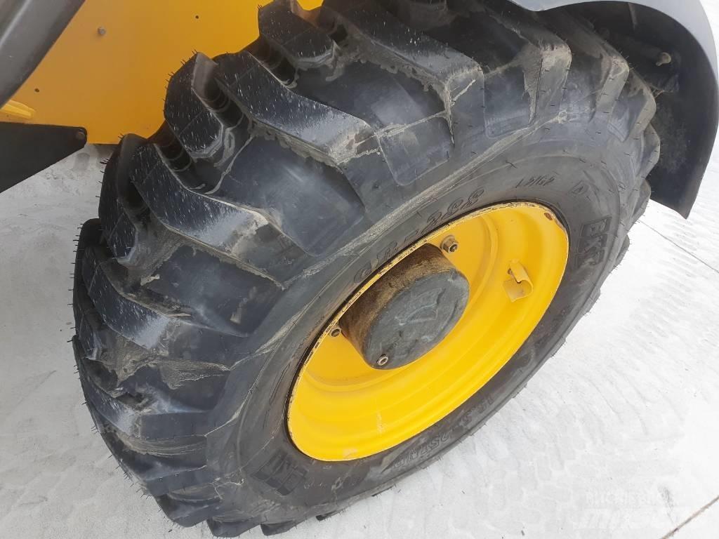 JCB 540-140     M329 Chargeuse télescopique sur pneus