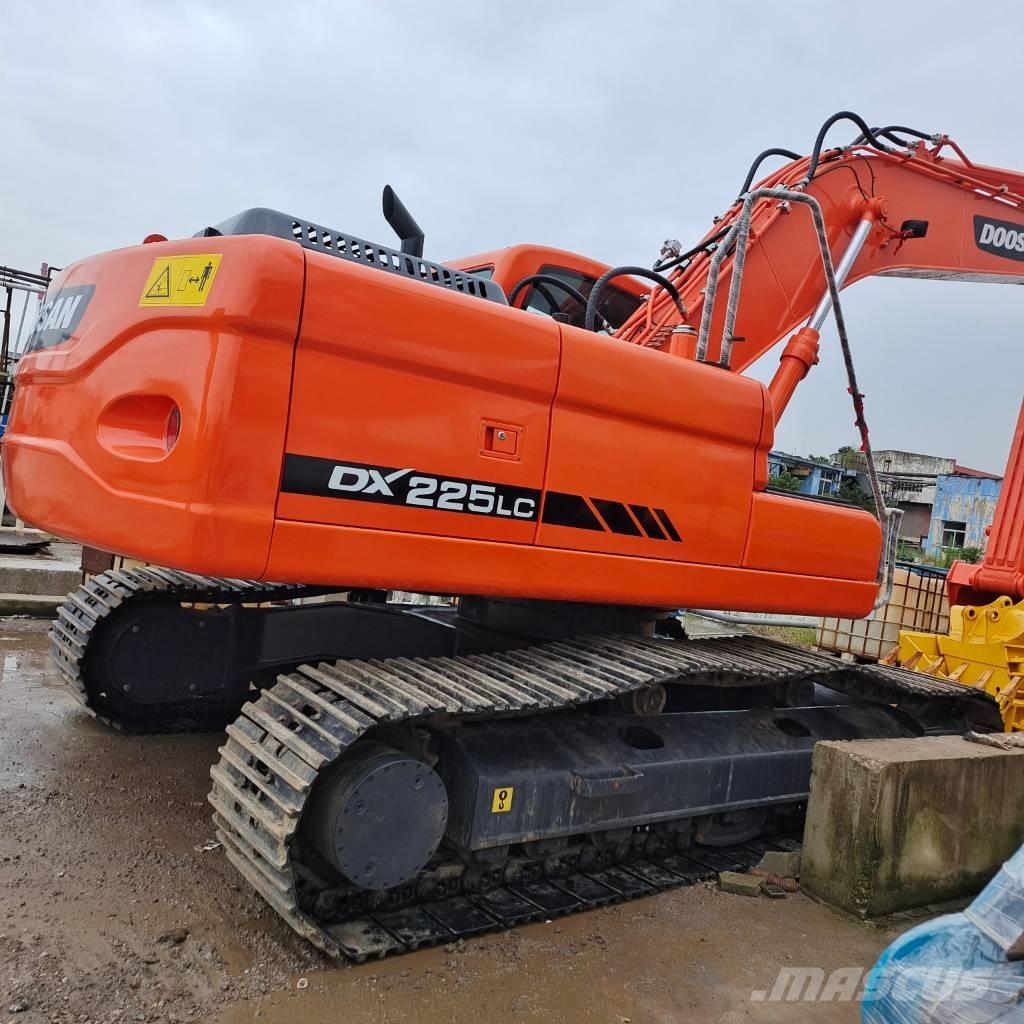 Doosan DX 225 Pelle sur chenilles