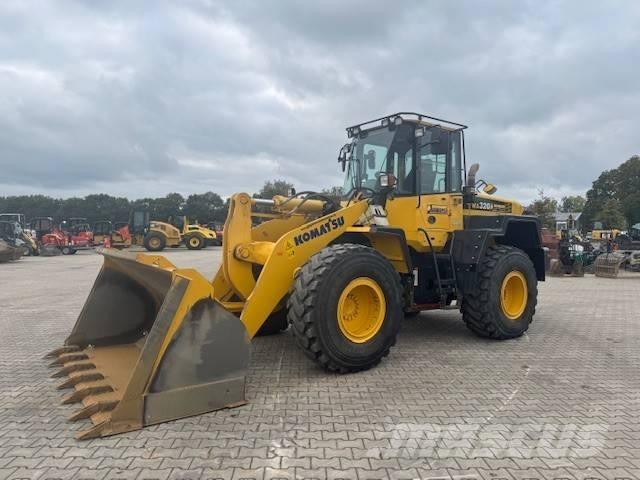 Komatsu WA 320 Chargeuse sur pneus