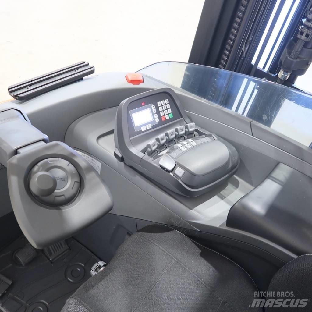 Toyota RRE160H Chariot à mât rétractable