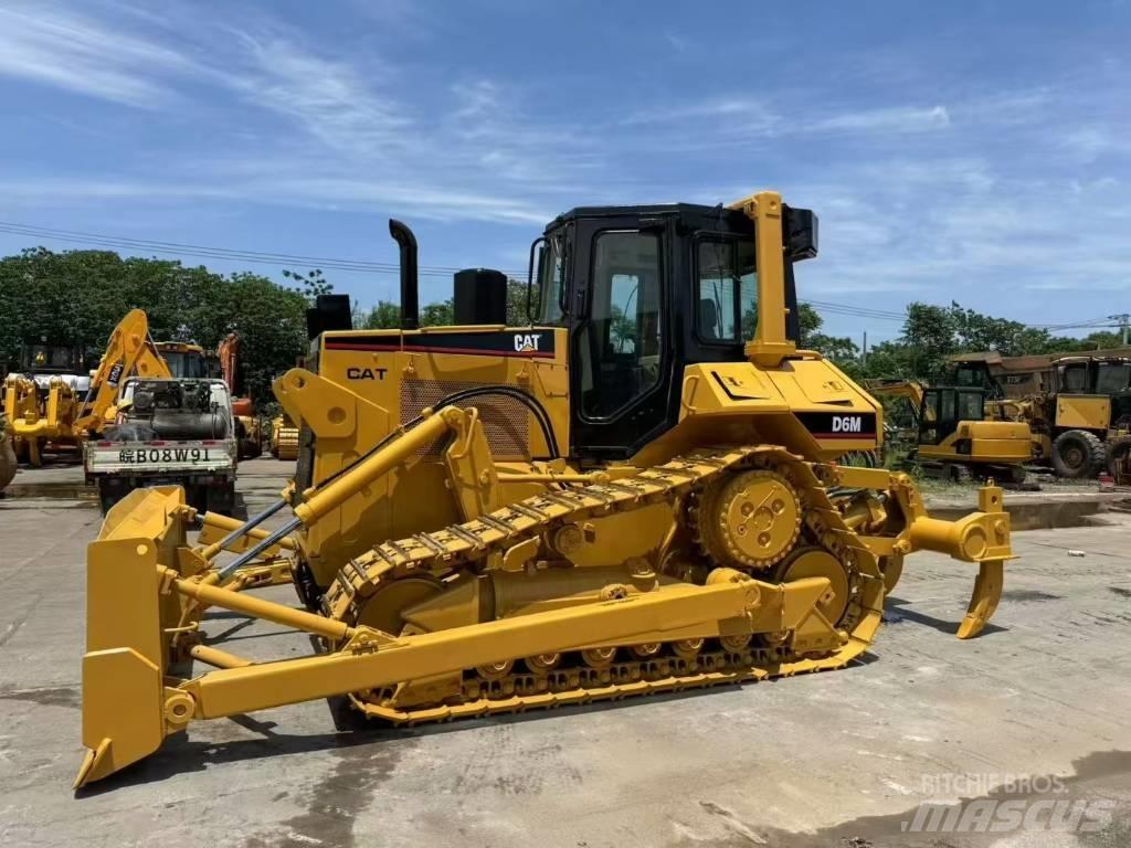 CAT D 6 M Bouteurs sur chenilles