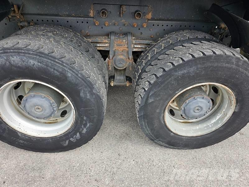Mercedes-Benz DB3244 Camion benne