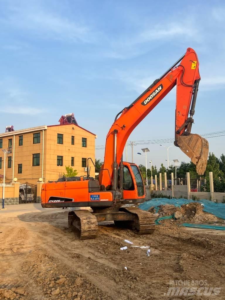 Doosan DX225LC-9C Pelle sur chenilles