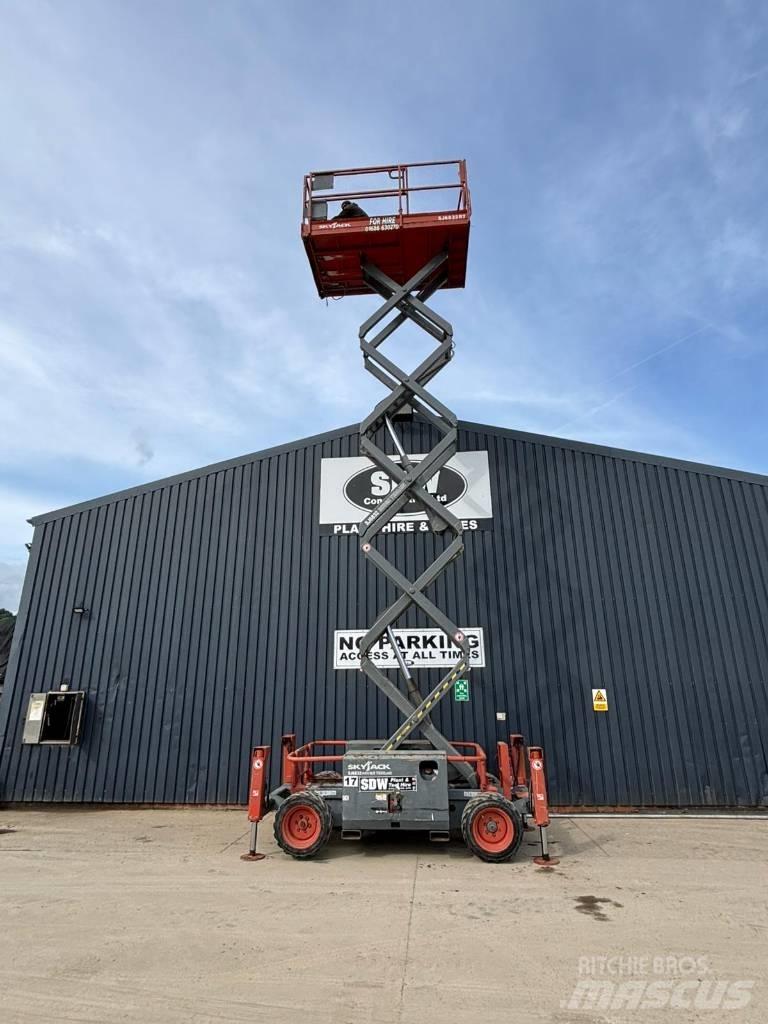 SkyJack SJ 6832 RT Nacelle ciseaux