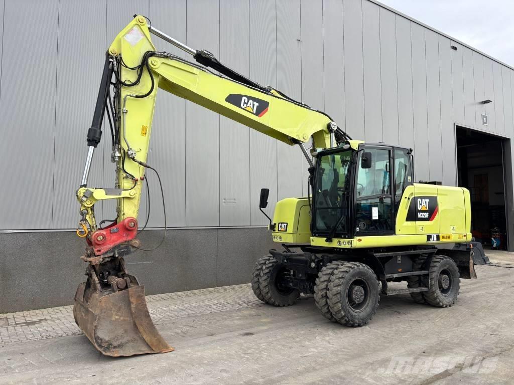 CAT M 320 F Pelle sur pneus