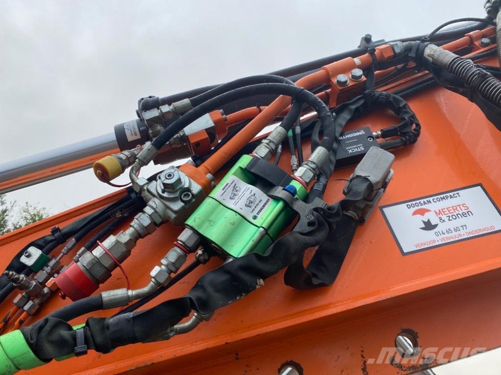 Doosan DX 140 W -5 Grues tout terrain