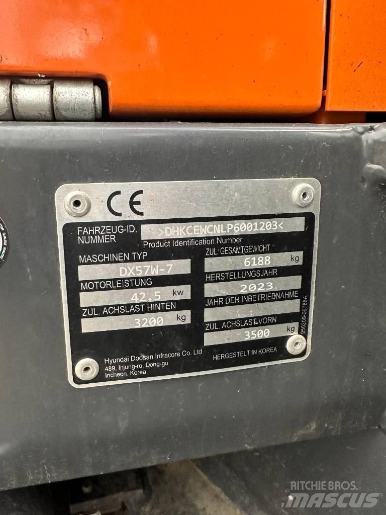 Develon DX 57 W-7 Pelle sur pneus