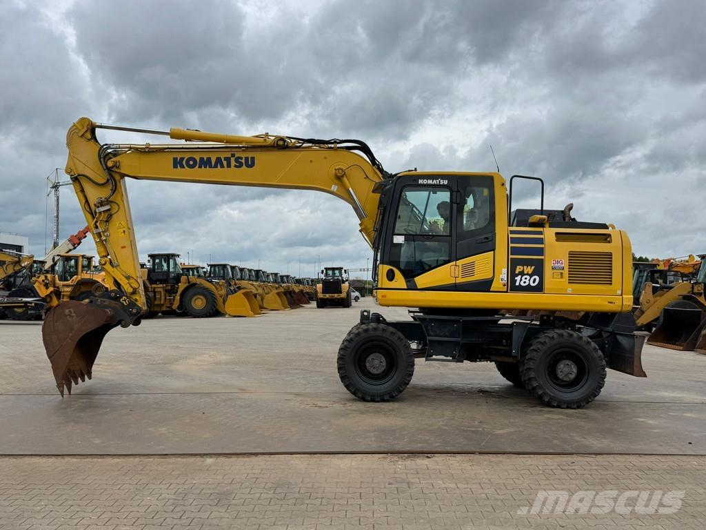 Komatsu PW180-11 Pelle sur pneus