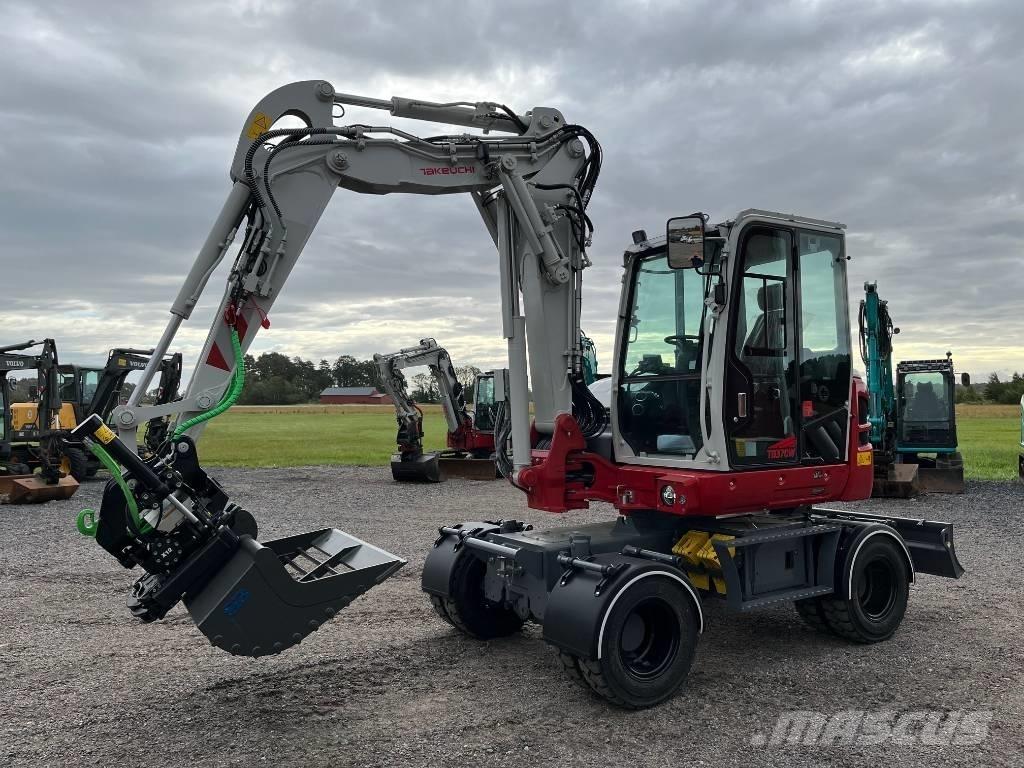Takeuchi TB 370 W Pelle sur pneus