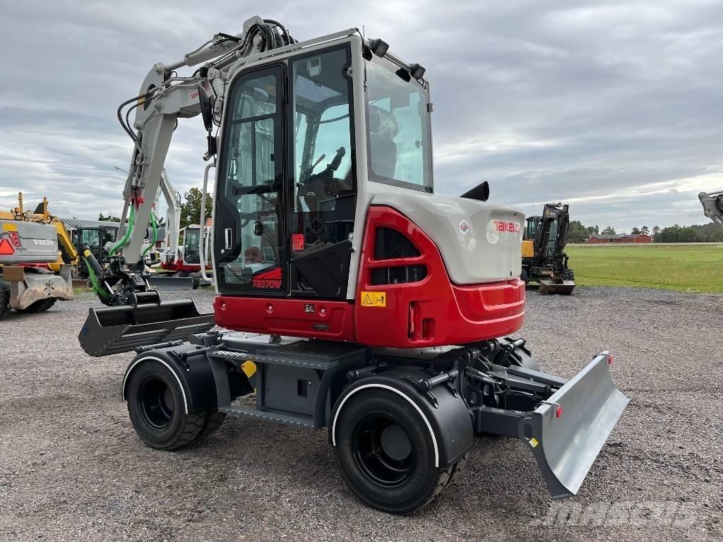 Takeuchi TB 370 W Pelle sur pneus