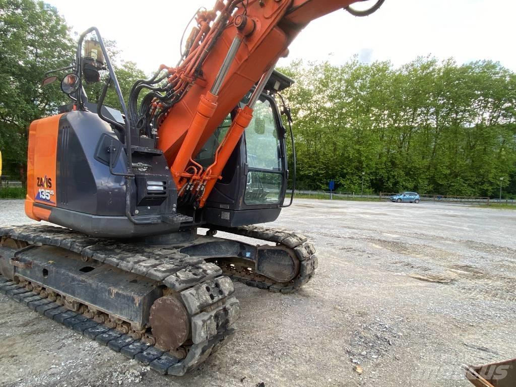 Hitachi ZX 135 US-6 Pelle sur chenilles