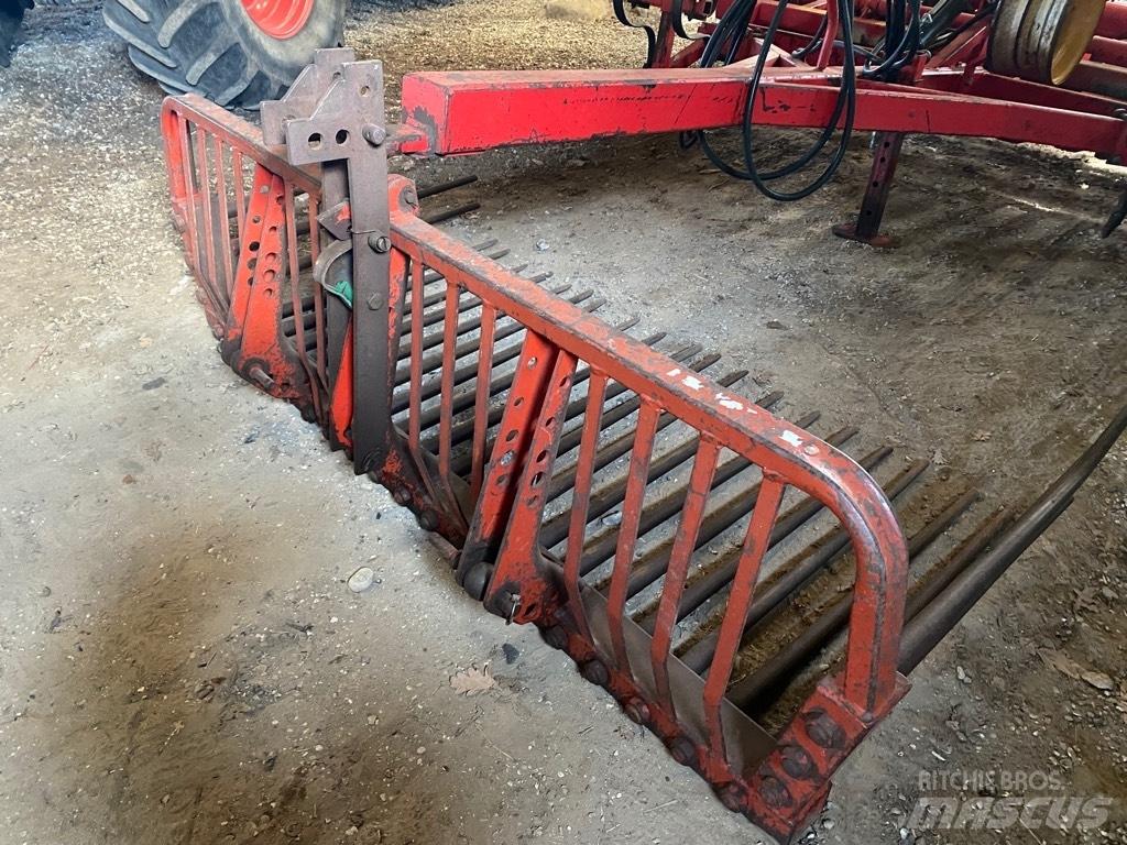  Stensvans kipbar Autres équipements pour tracteur