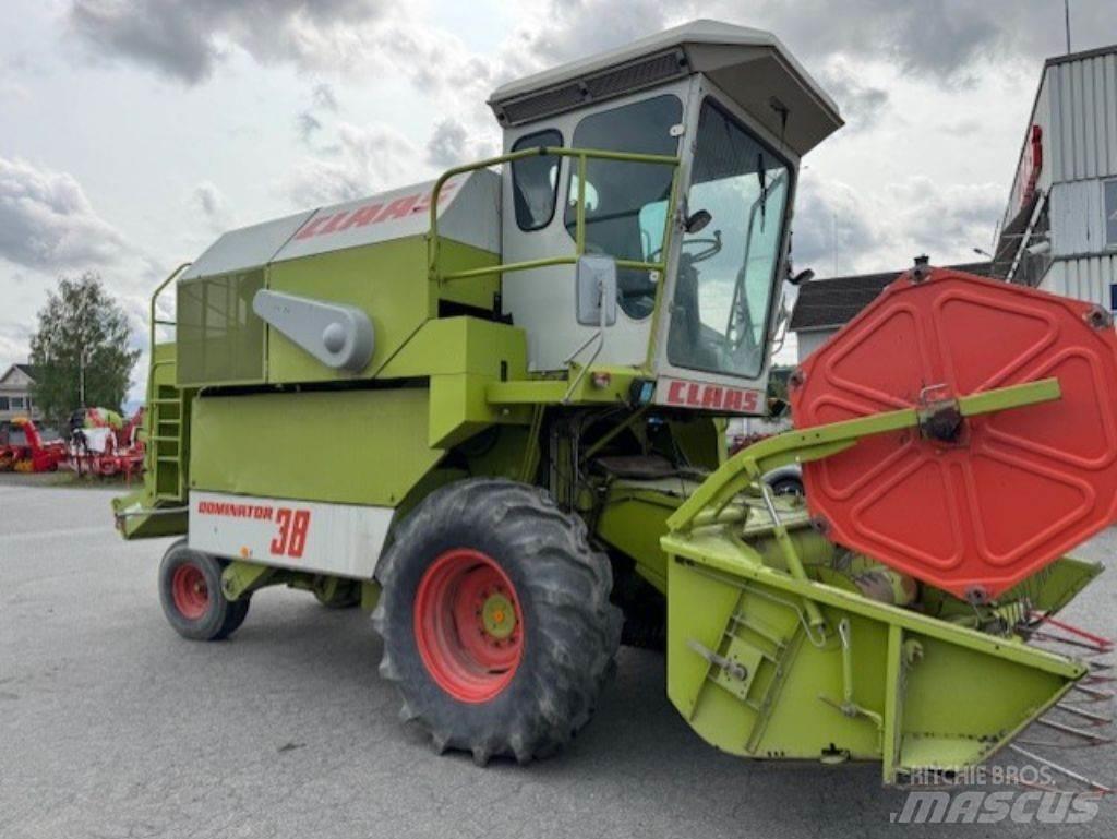 CLAAS Dominator 38 Moissonneuse batteuse