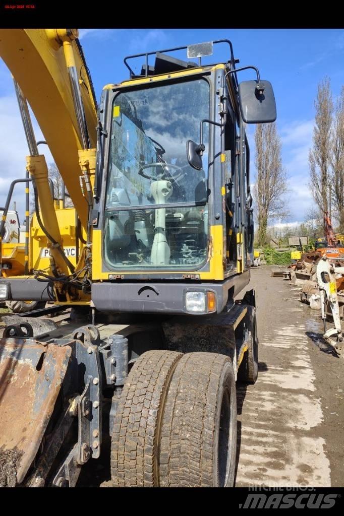 Komatsu PW 148-8 Pelle sur pneus