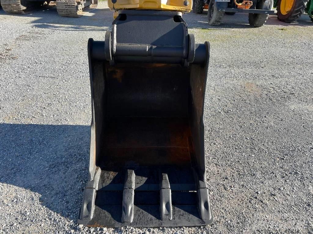 CAT M 318 F Pelle sur pneus
