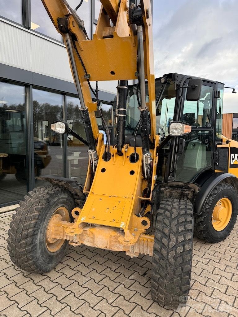 CAT 906M Chargeuse sur pneus