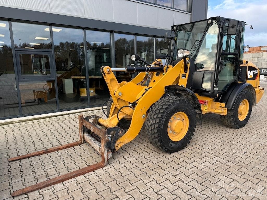 CAT 906M Chargeuse sur pneus