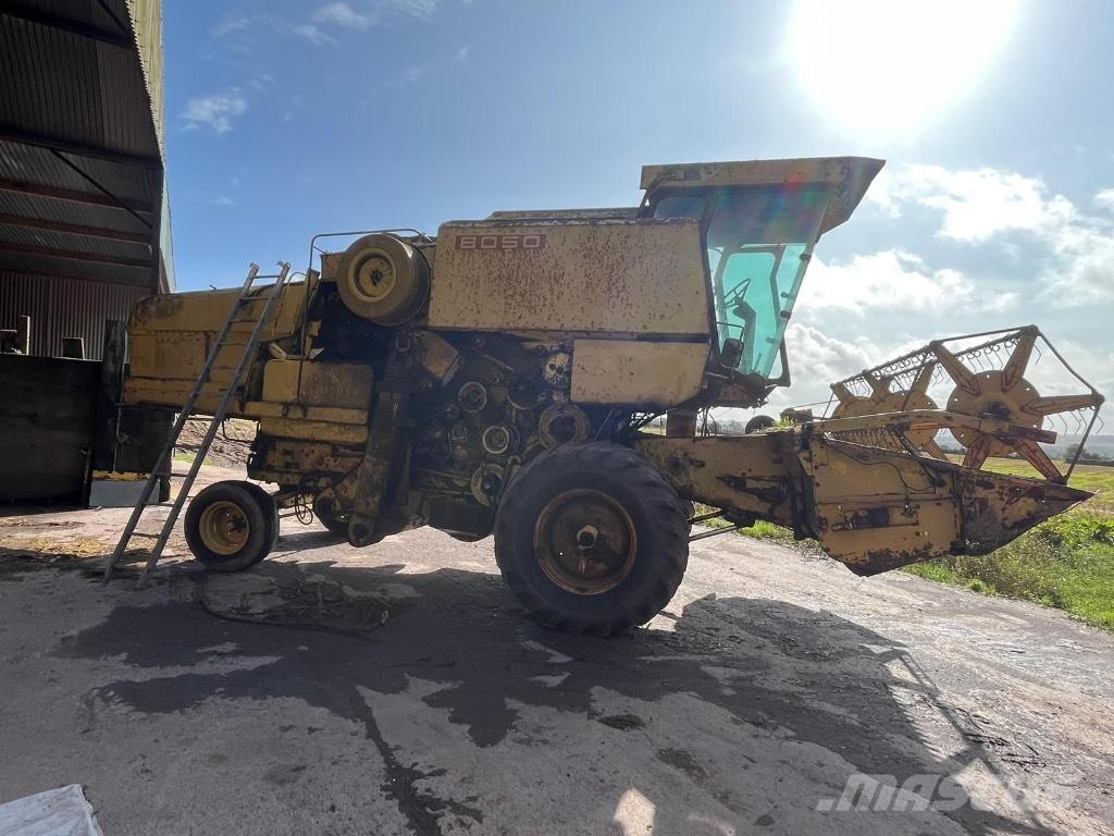 New Holland 8050 Moissonneuse batteuse