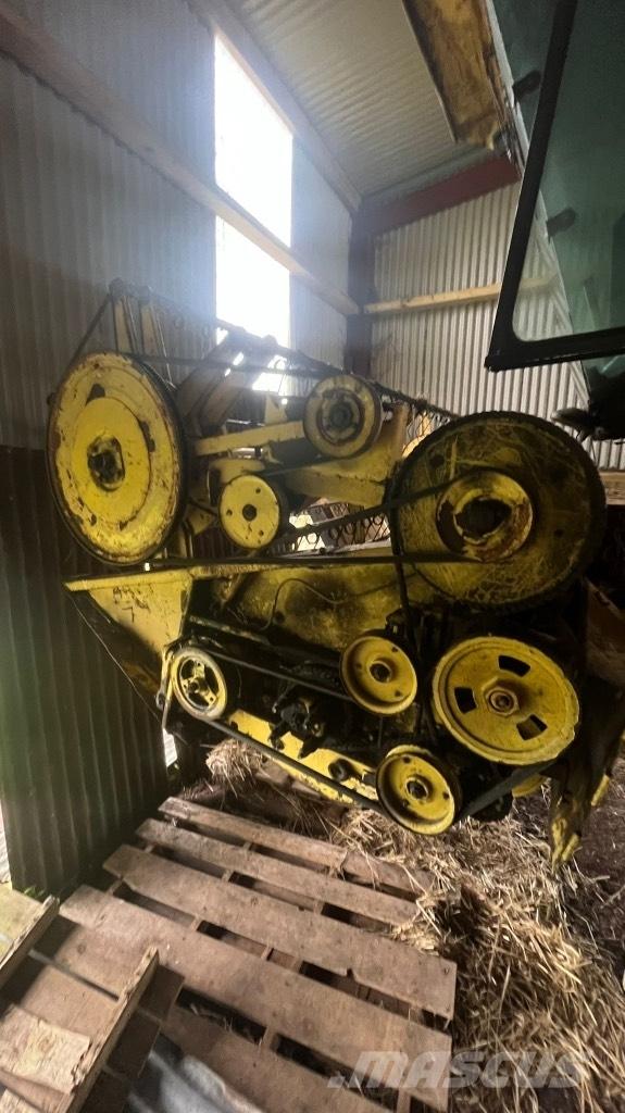 New Holland 8050 Moissonneuse batteuse