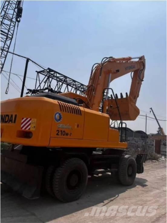 Hyundai 210 W-7 Pelle sur pneus