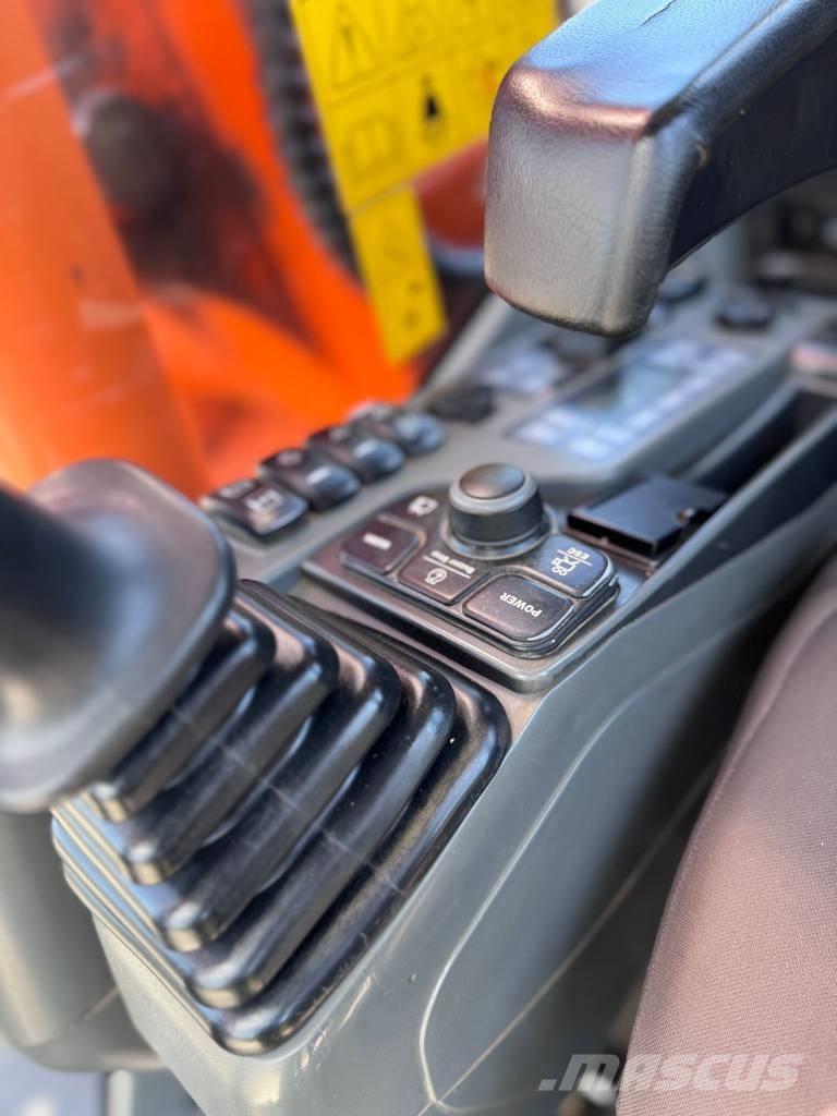 Doosan DX 140 W-3 Pelle sur pneus