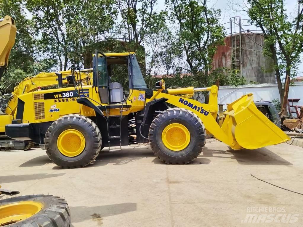 Komatsu WA 380 Chargeuse sur pneus