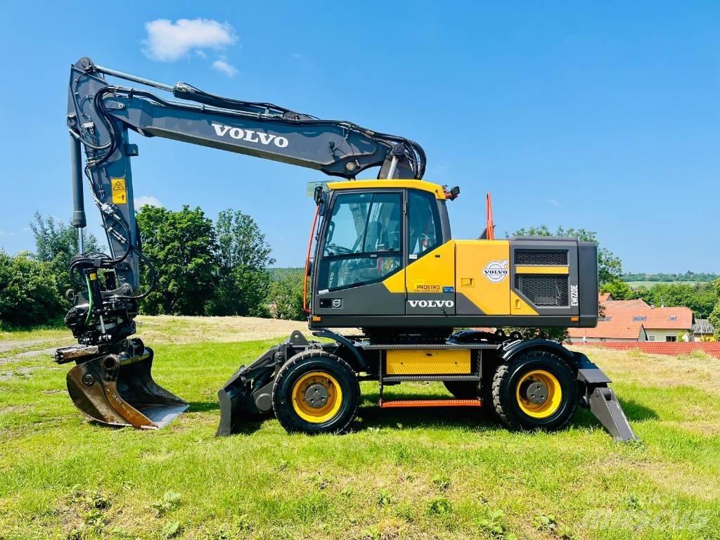 Volvo EW 220 E Pelle sur pneus