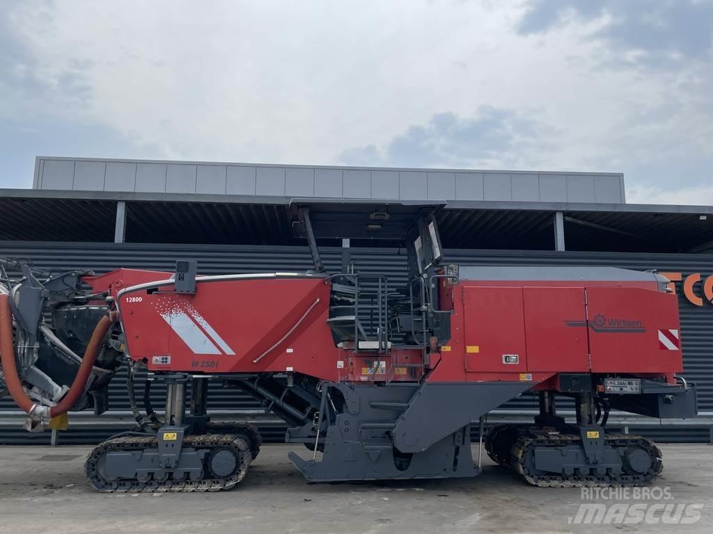 Wirtgen W 250 Fraiseuse à froid
