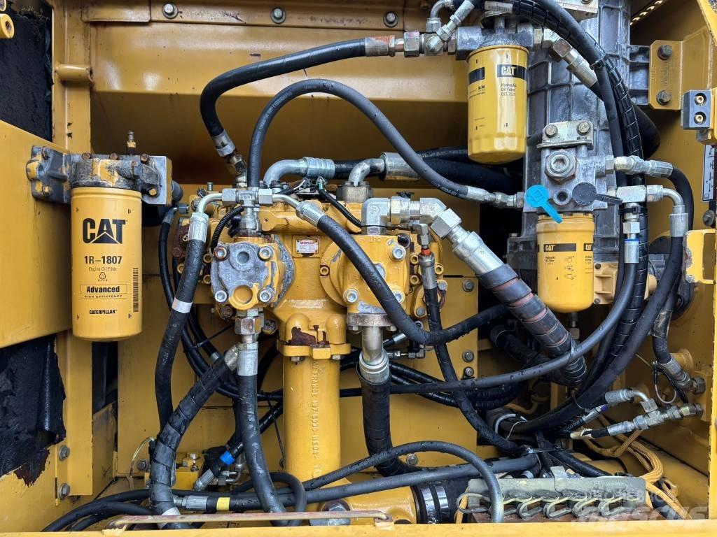 CAT 325 CL Pelle sur chenilles