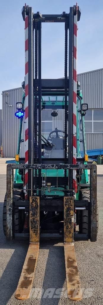 Mitsubishi FD30N Chariot à mât rétractable