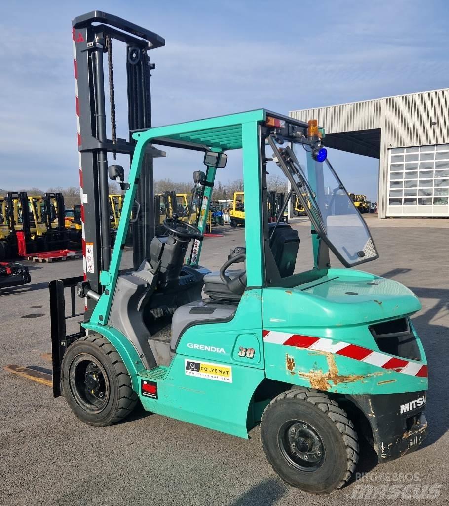 Mitsubishi FD30N Chariot à mât rétractable