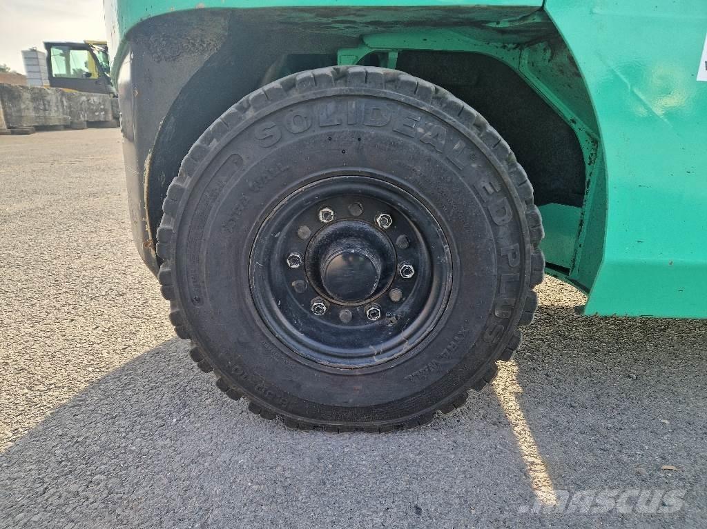 Mitsubishi FD30N Chariot à mât rétractable
