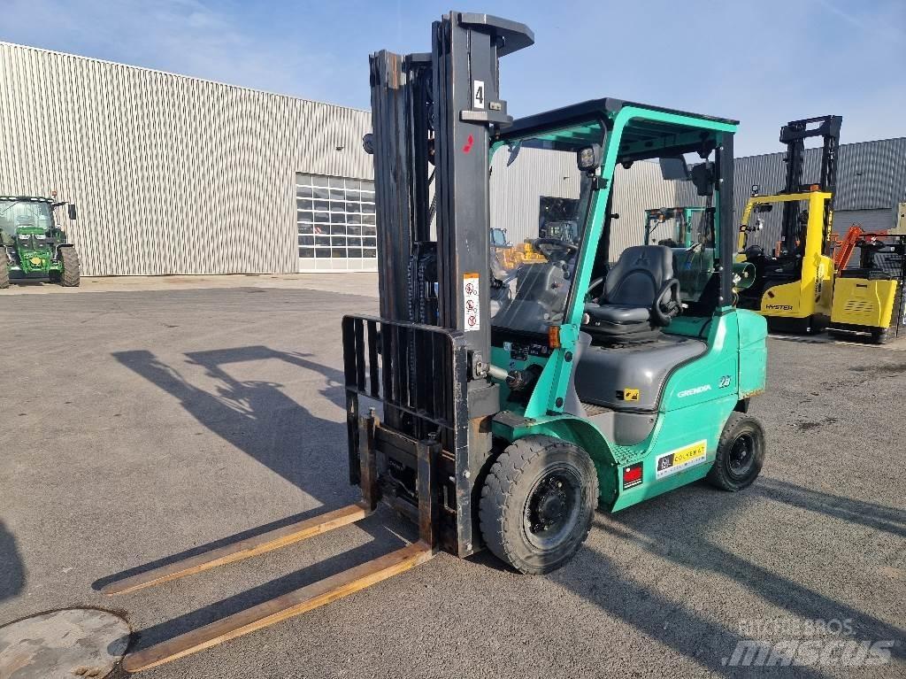 Mitsubishi FD30N Chariot à mât rétractable