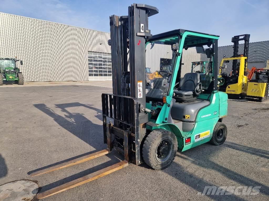 Mitsubishi FD30N Chariot à mât rétractable