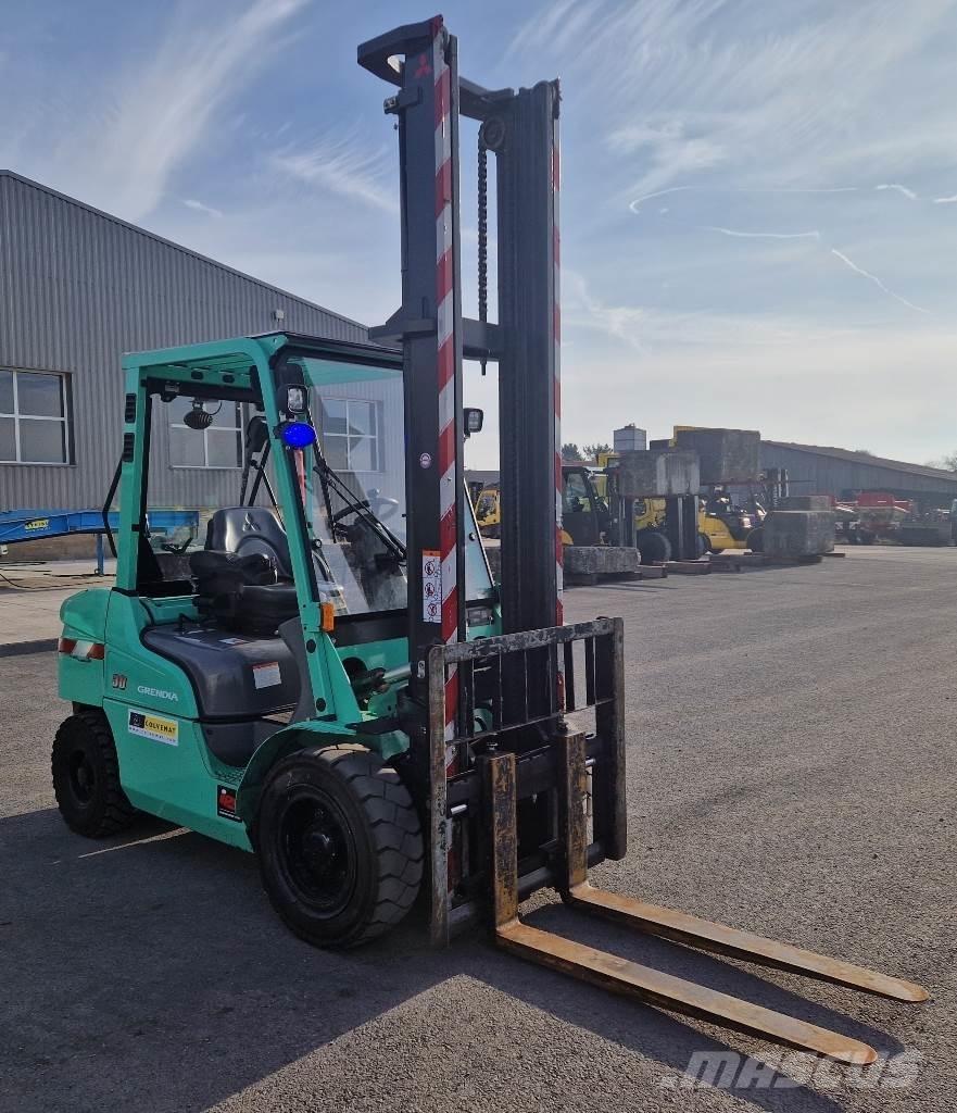 Mitsubishi FD30N Chariot à mât rétractable