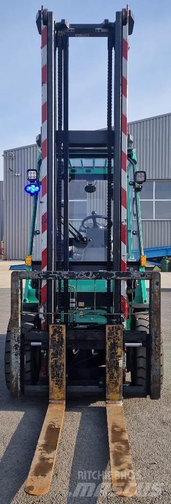 Mitsubishi FD30N Chariot à mât rétractable