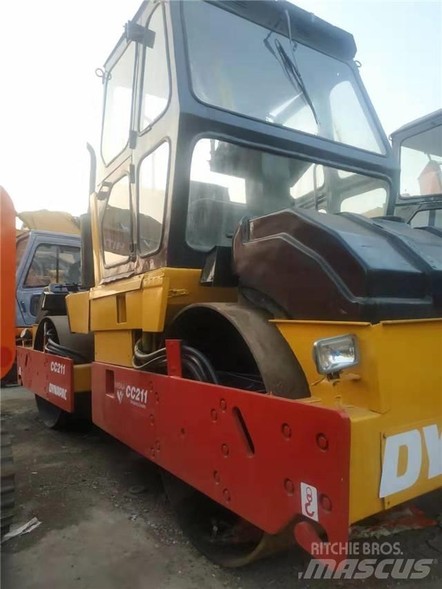 Dynapac CC211 Rouleaux monocylindre