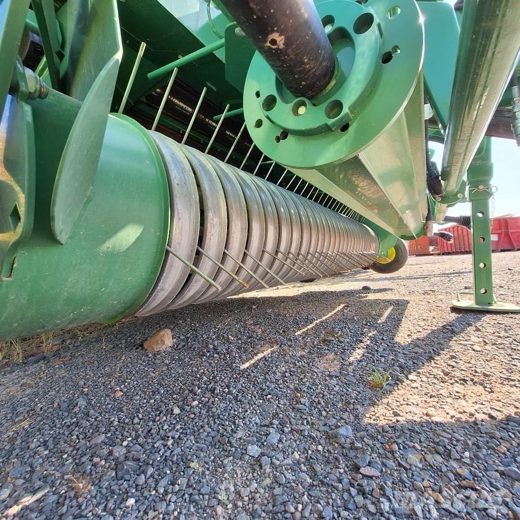 John Deere V 451 M Presse à balle ronde