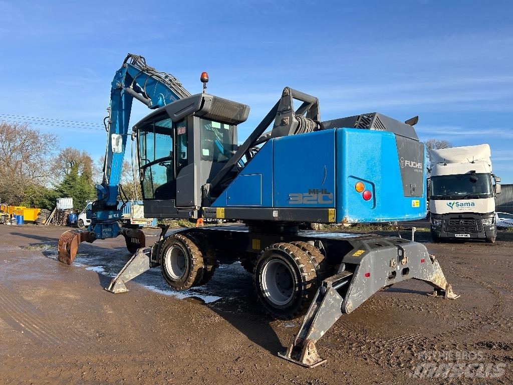 Fuchs MHL 320 T4F Pelle à déchets