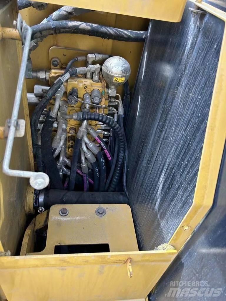 CAT 305.5E Pelle sur chenilles