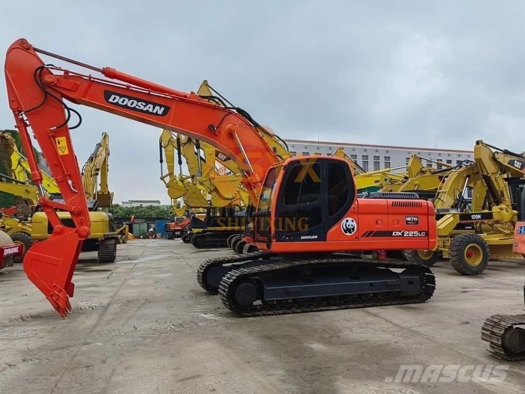Doosan DX 225 LC Pelle sur chenilles