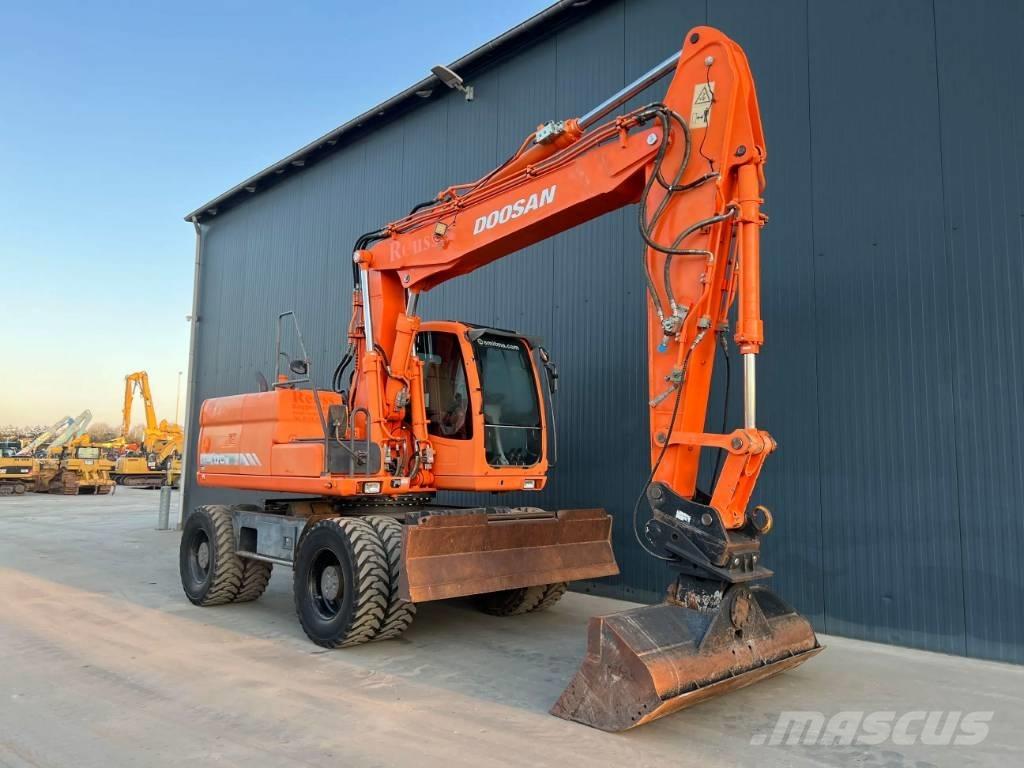 Doosan DX170W Pelle sur pneus