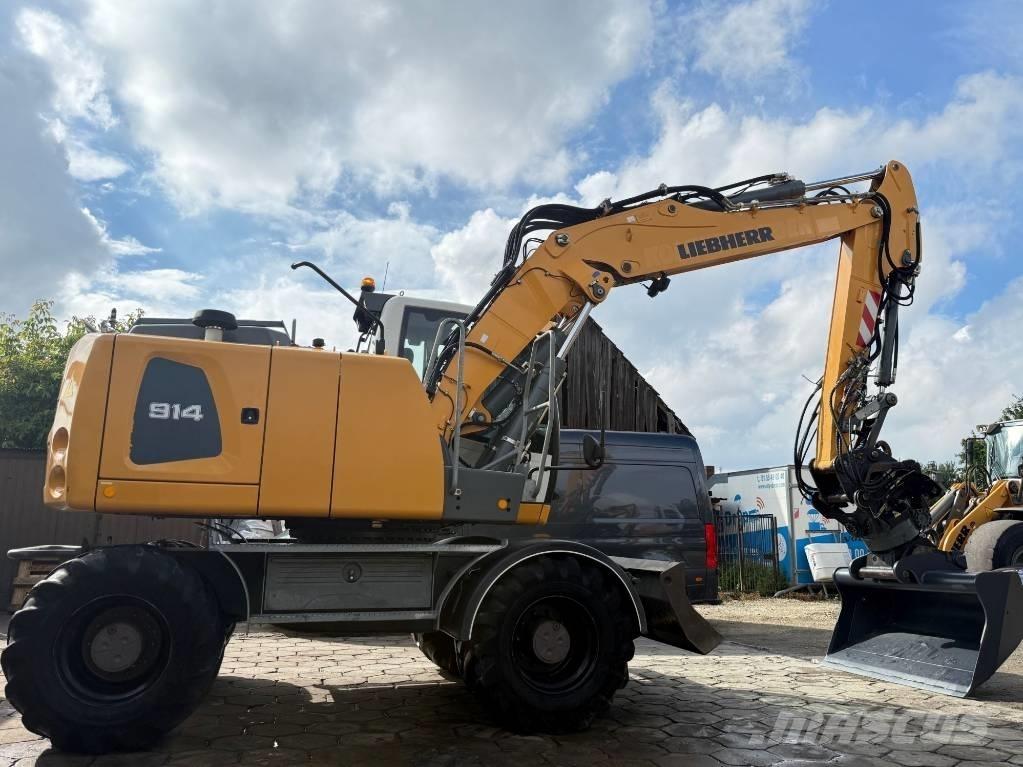 Liebherr A 914 Pelle sur pneus