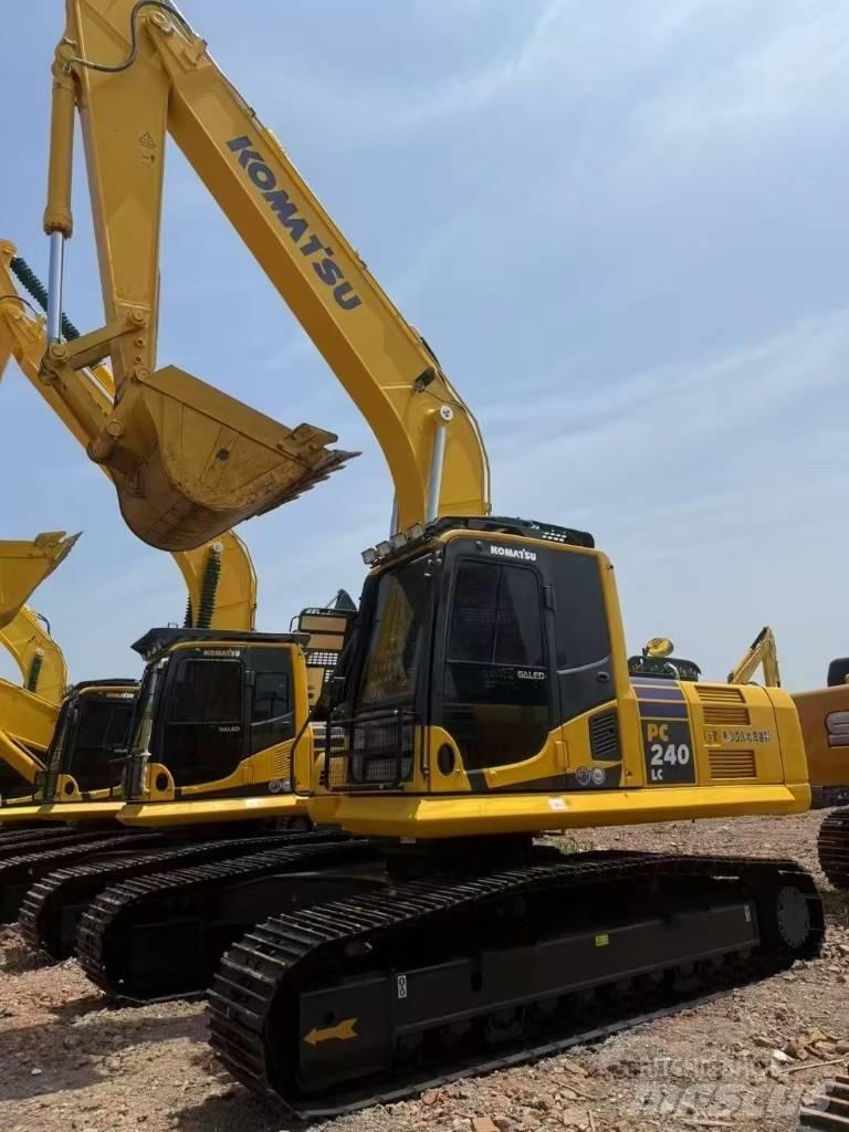 Komatsu 240LC-8 Pelle sur chenilles