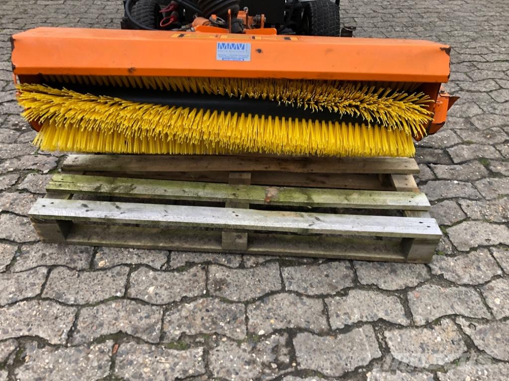 Iseki KL 110 Balayeuse / Autolaveuse