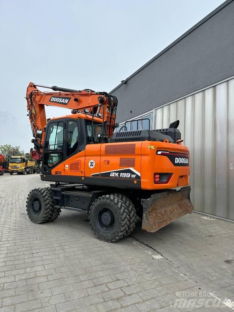 Doosan DX 190 W-7 Pelle sur pneus