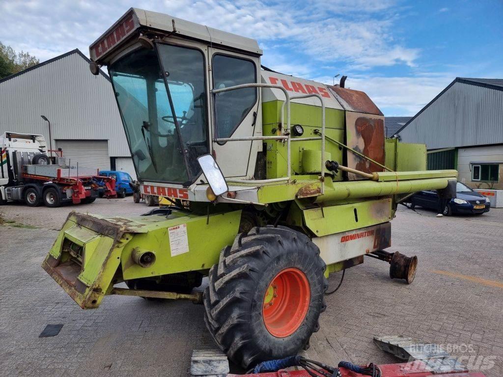 CLAAS 68s Moissonneuse batteuse